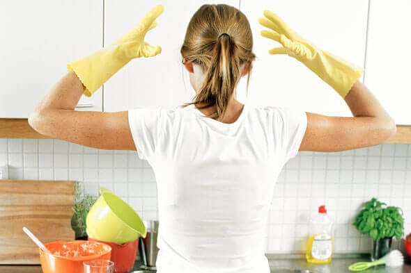 woman-home-cleaning-dishes-frustrated-590jn012811